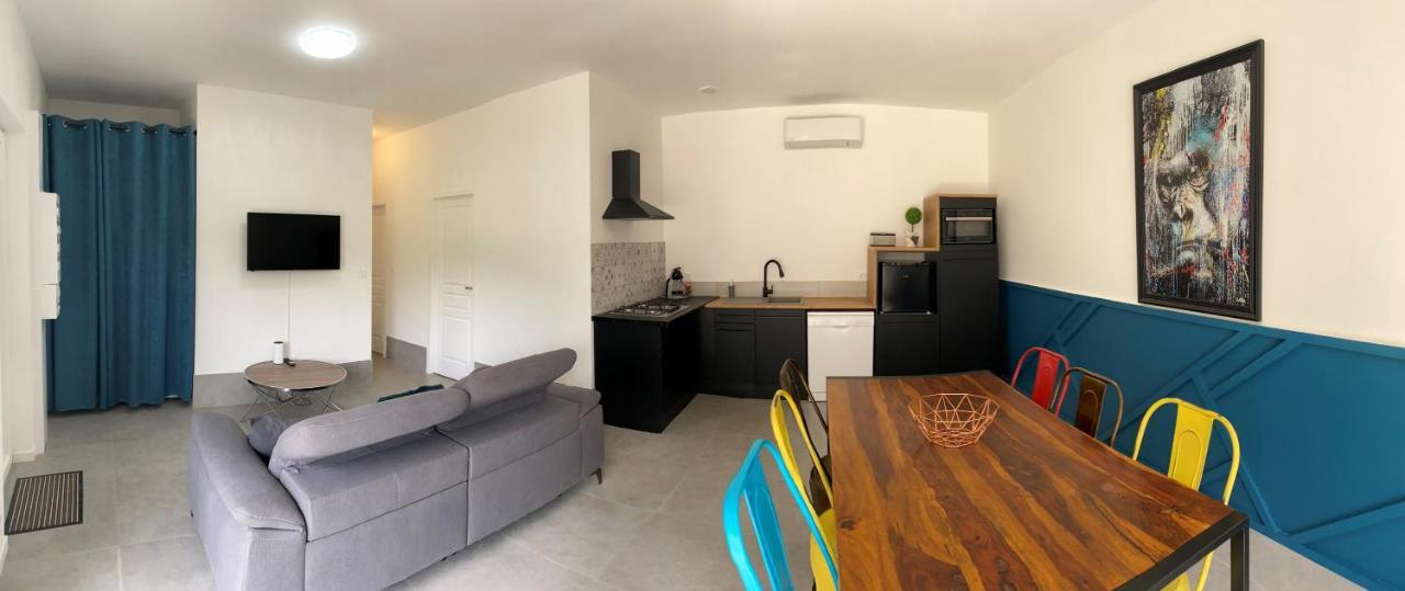 Apartament Logis Dans Ancien Relais De Poste Saint Julien Les Rosiers Zewnętrze zdjęcie