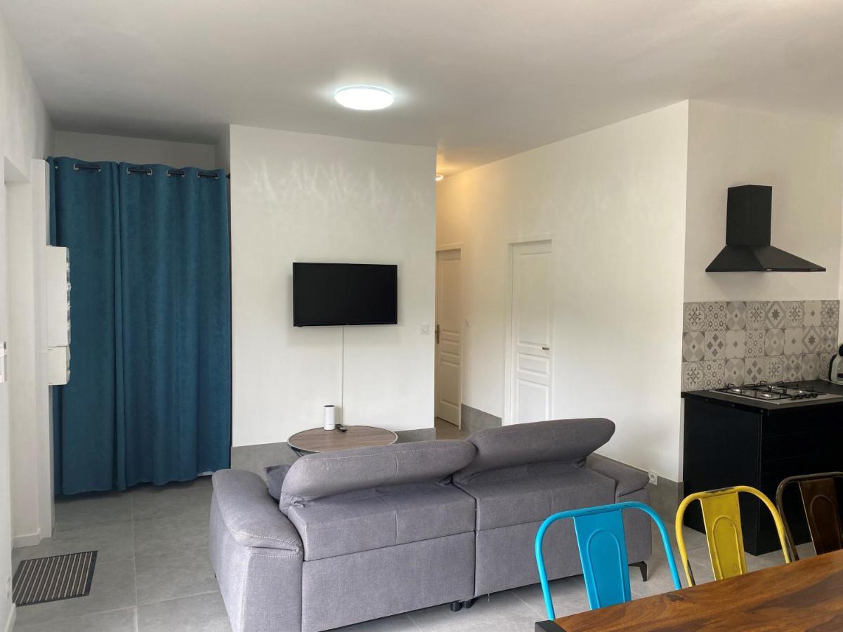 Apartament Logis Dans Ancien Relais De Poste Saint Julien Les Rosiers Zewnętrze zdjęcie