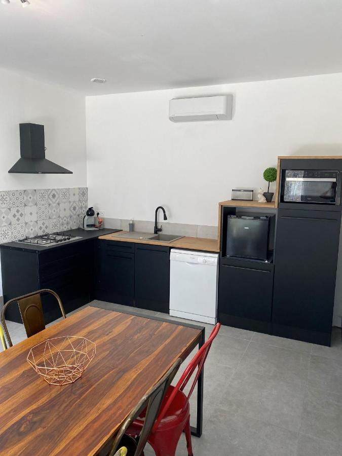 Apartament Logis Dans Ancien Relais De Poste Saint Julien Les Rosiers Zewnętrze zdjęcie