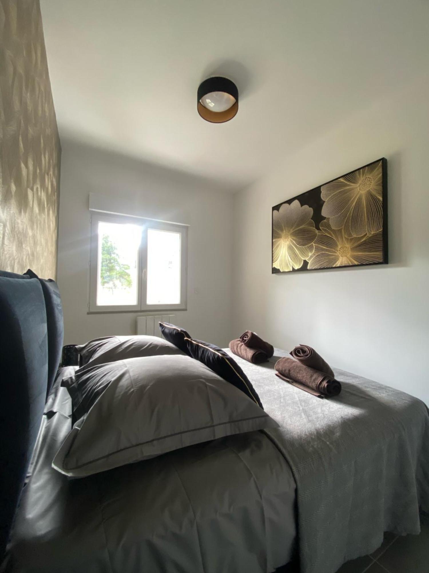 Apartament Logis Dans Ancien Relais De Poste Saint Julien Les Rosiers Zewnętrze zdjęcie