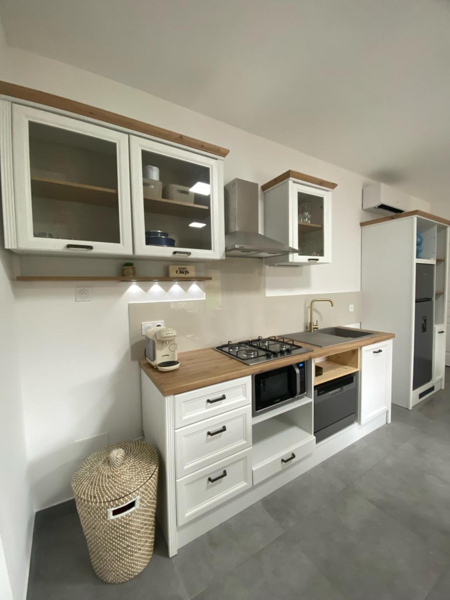 Apartament Logis Dans Ancien Relais De Poste Saint Julien Les Rosiers Zewnętrze zdjęcie