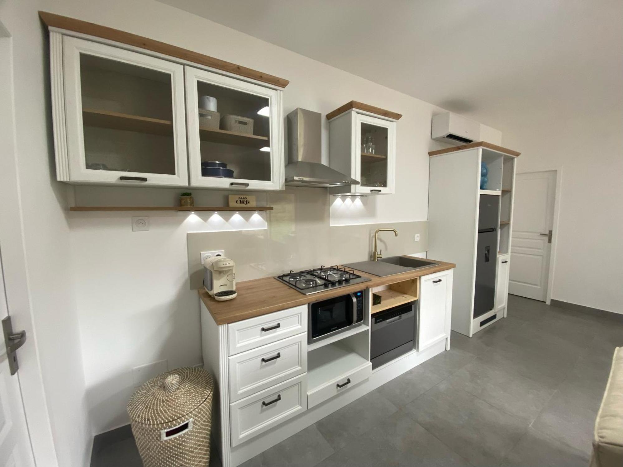 Apartament Logis Dans Ancien Relais De Poste Saint Julien Les Rosiers Zewnętrze zdjęcie