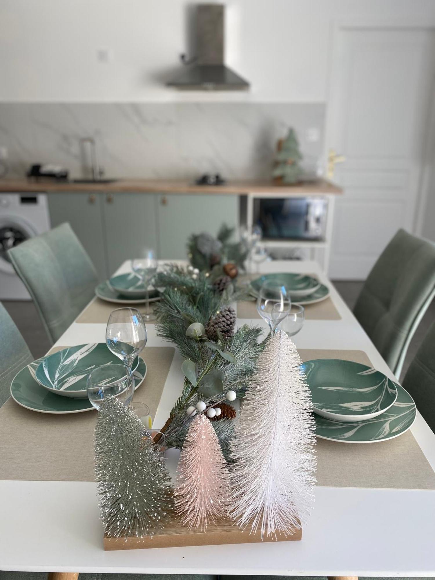 Apartament Logis Dans Ancien Relais De Poste Saint Julien Les Rosiers Zewnętrze zdjęcie